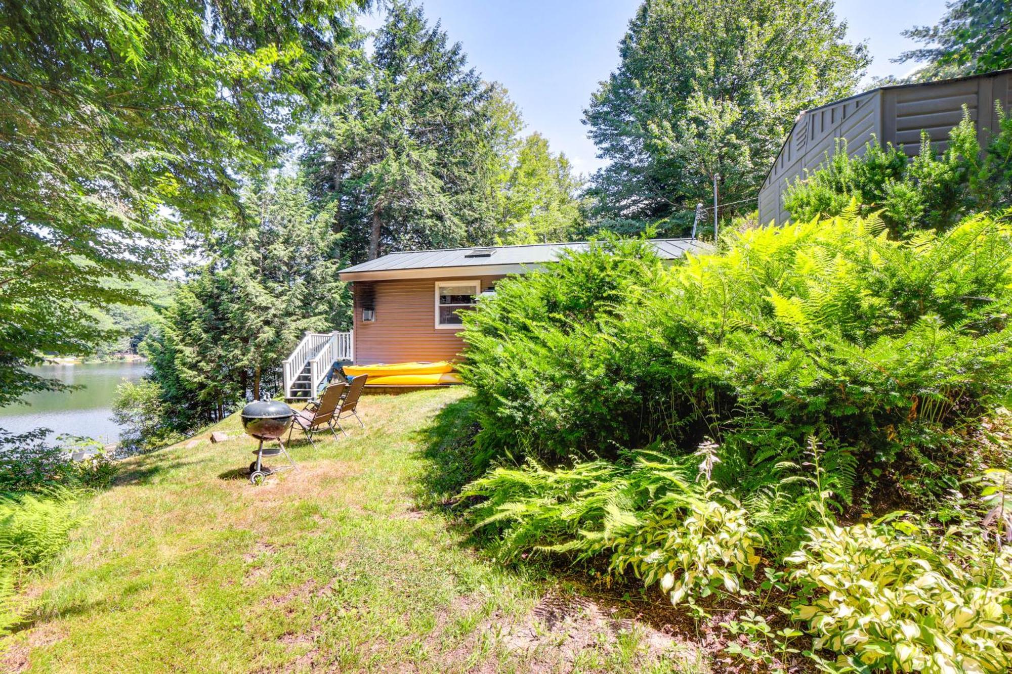 Breathtaking Newbury Cottage With Deck On Chalk Pond Esterno foto