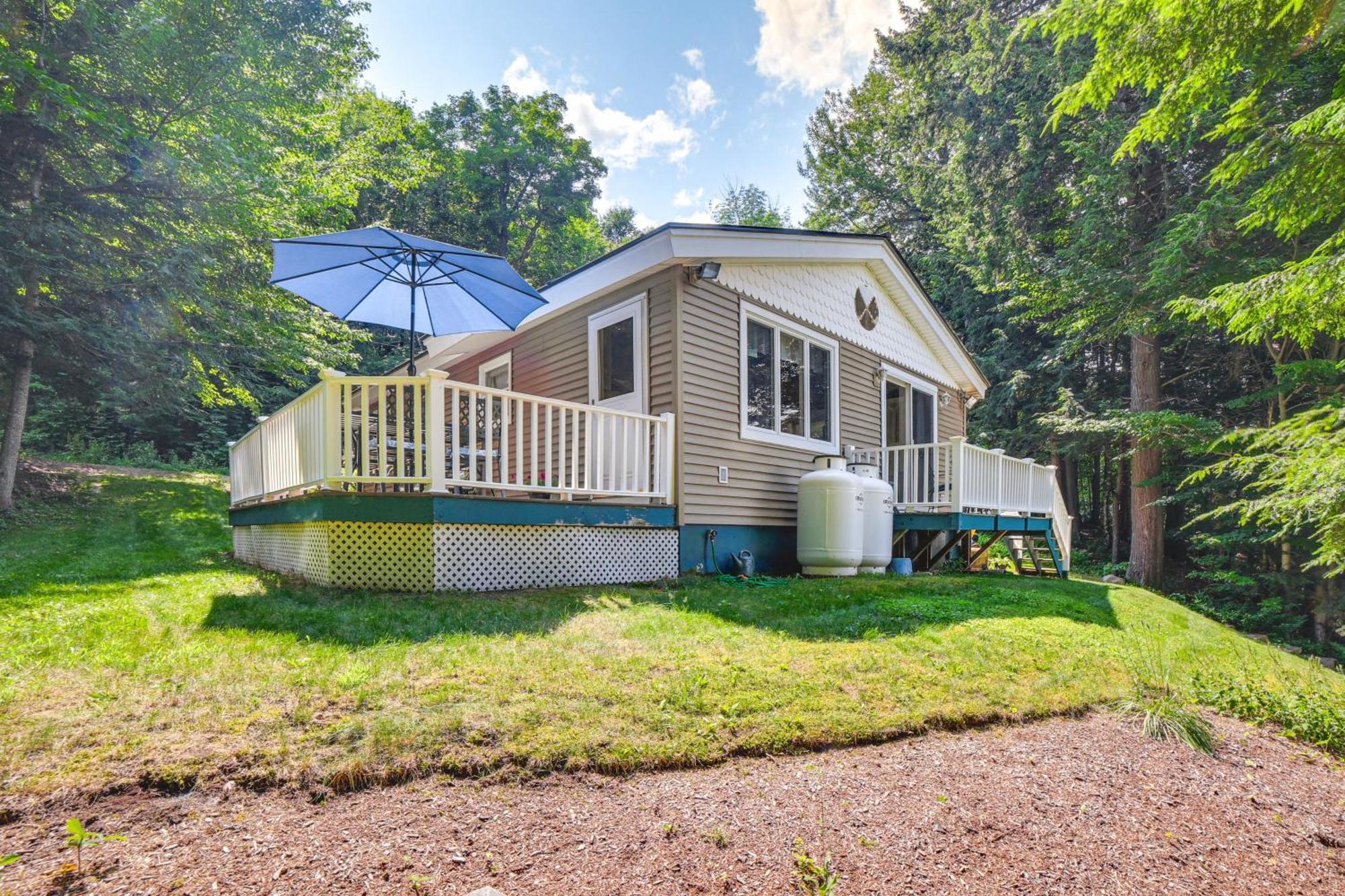 Breathtaking Newbury Cottage With Deck On Chalk Pond Esterno foto