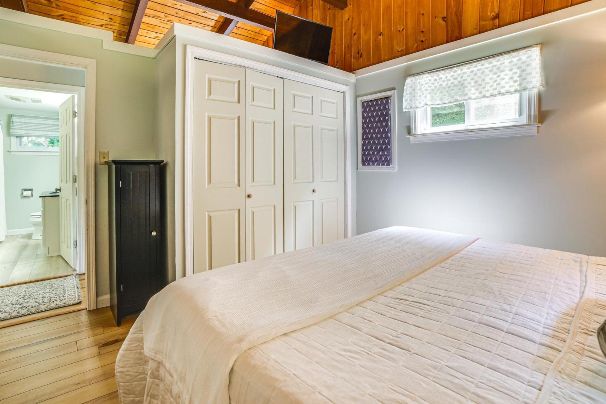 Breathtaking Newbury Cottage With Deck On Chalk Pond Esterno foto