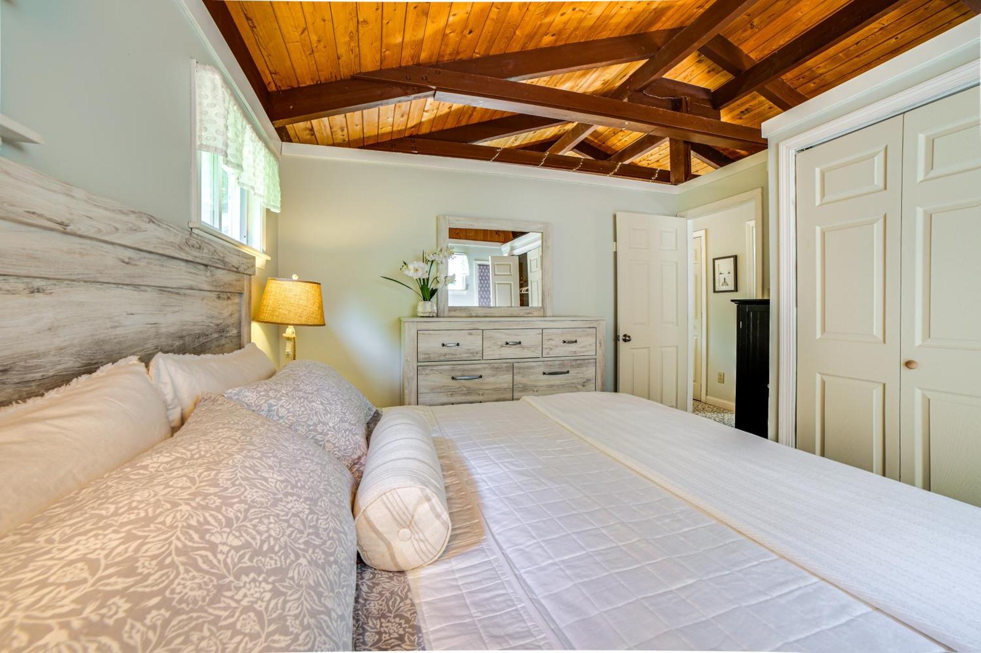 Breathtaking Newbury Cottage With Deck On Chalk Pond Esterno foto