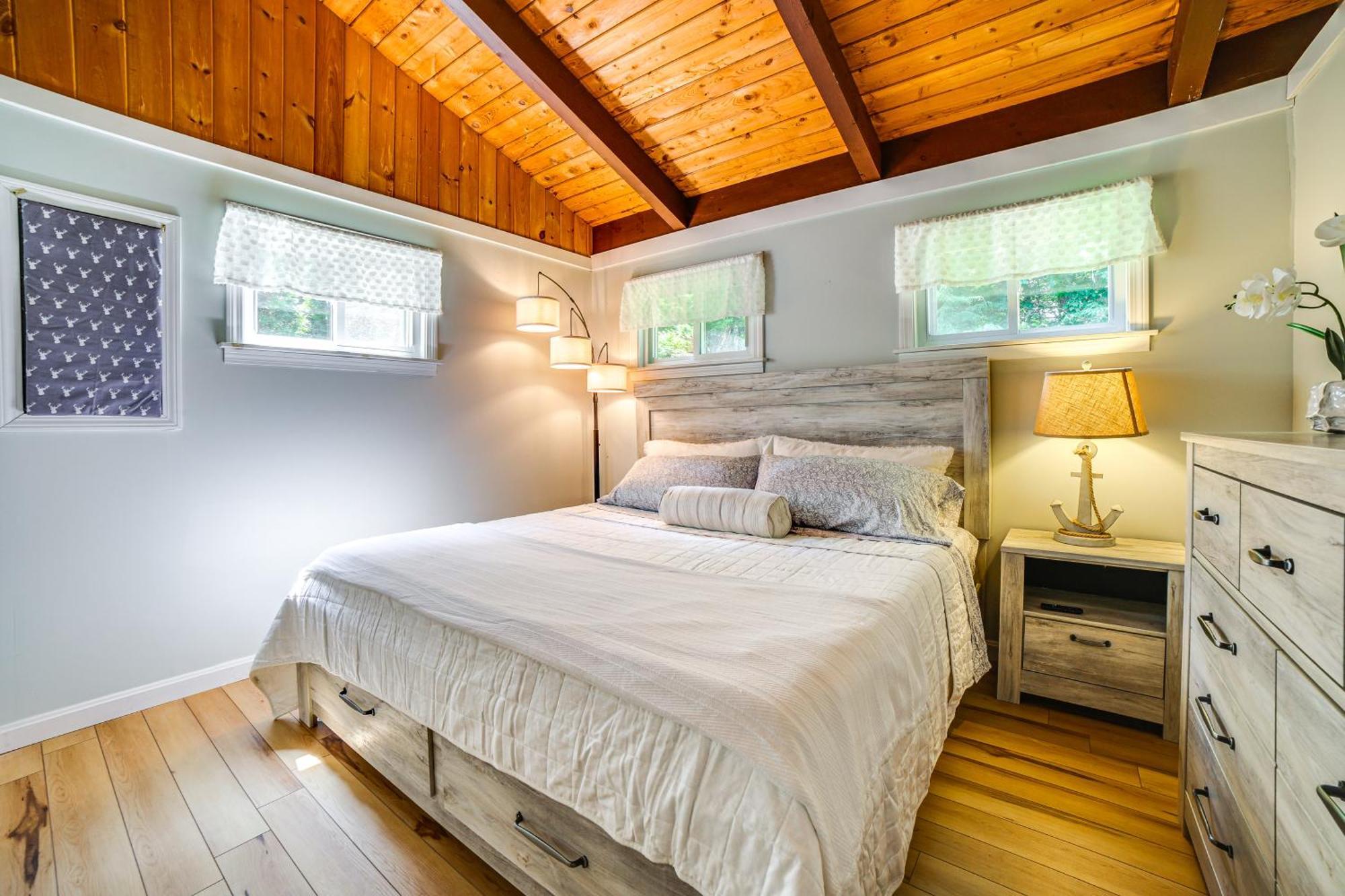 Breathtaking Newbury Cottage With Deck On Chalk Pond Esterno foto