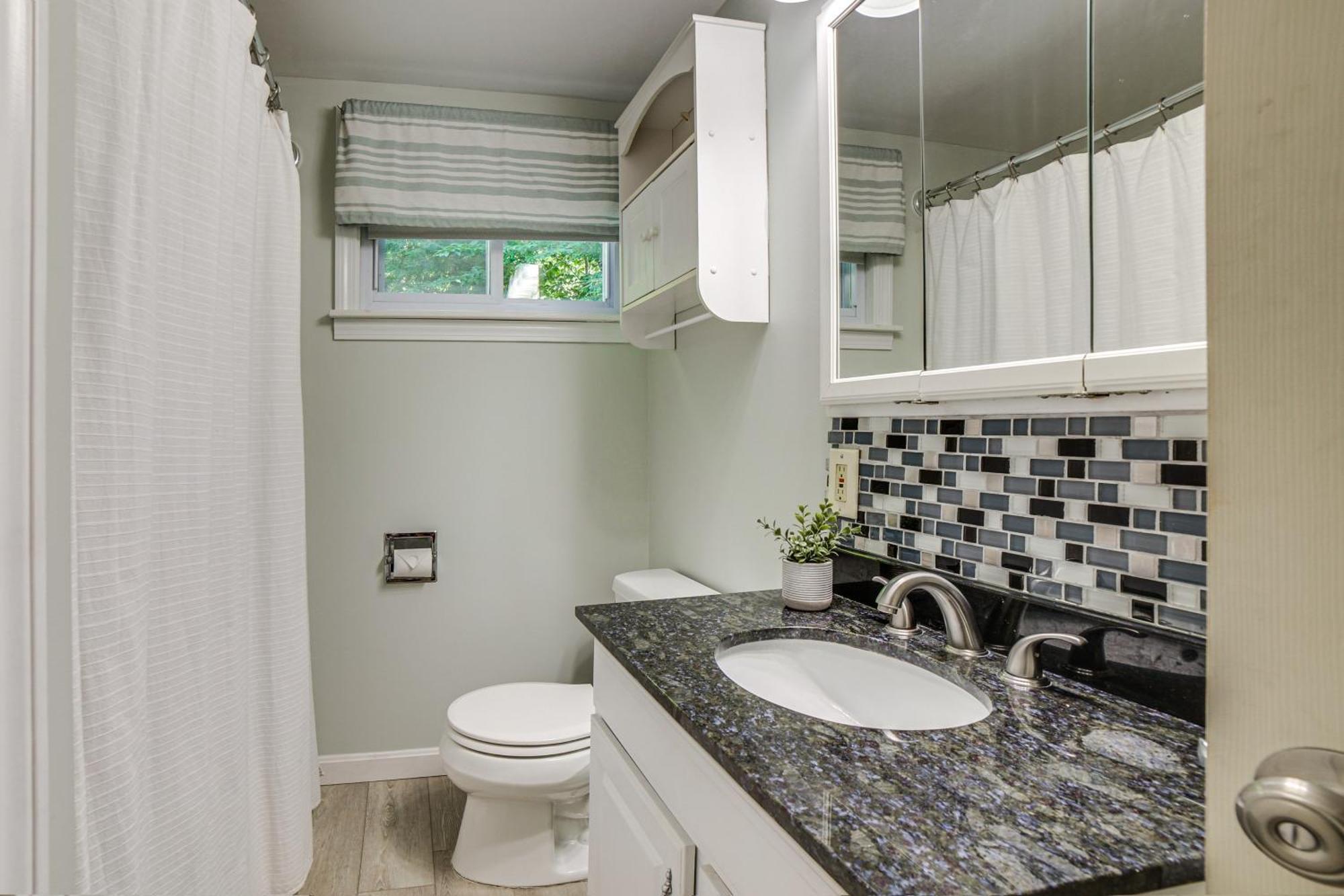 Breathtaking Newbury Cottage With Deck On Chalk Pond Esterno foto