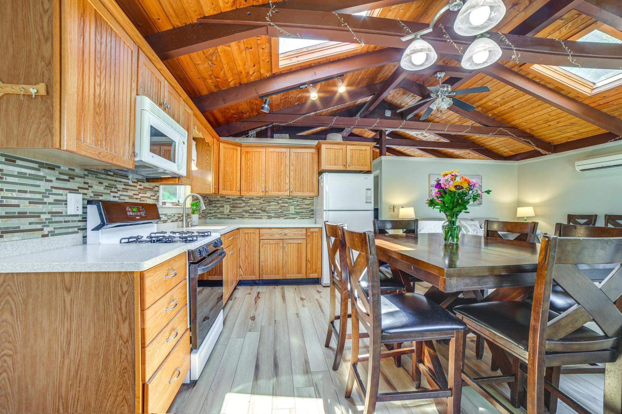 Breathtaking Newbury Cottage With Deck On Chalk Pond Esterno foto